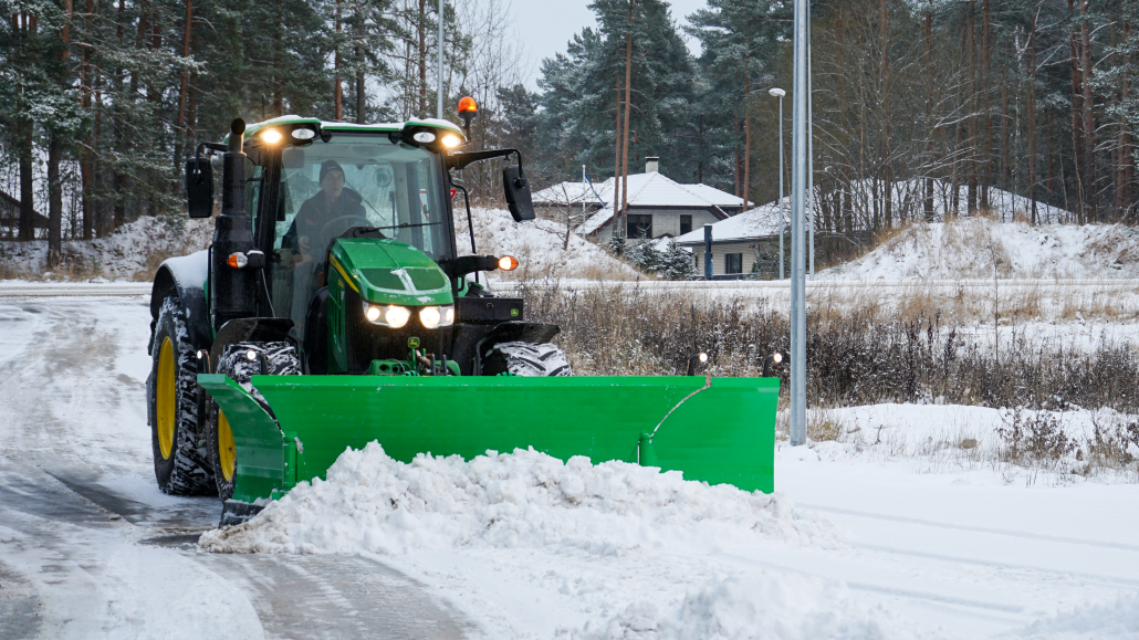 Schneeschild Traktor Anbau